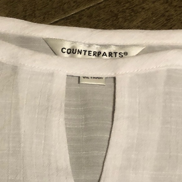 Crisp Summer white top - Picture 2 of 4